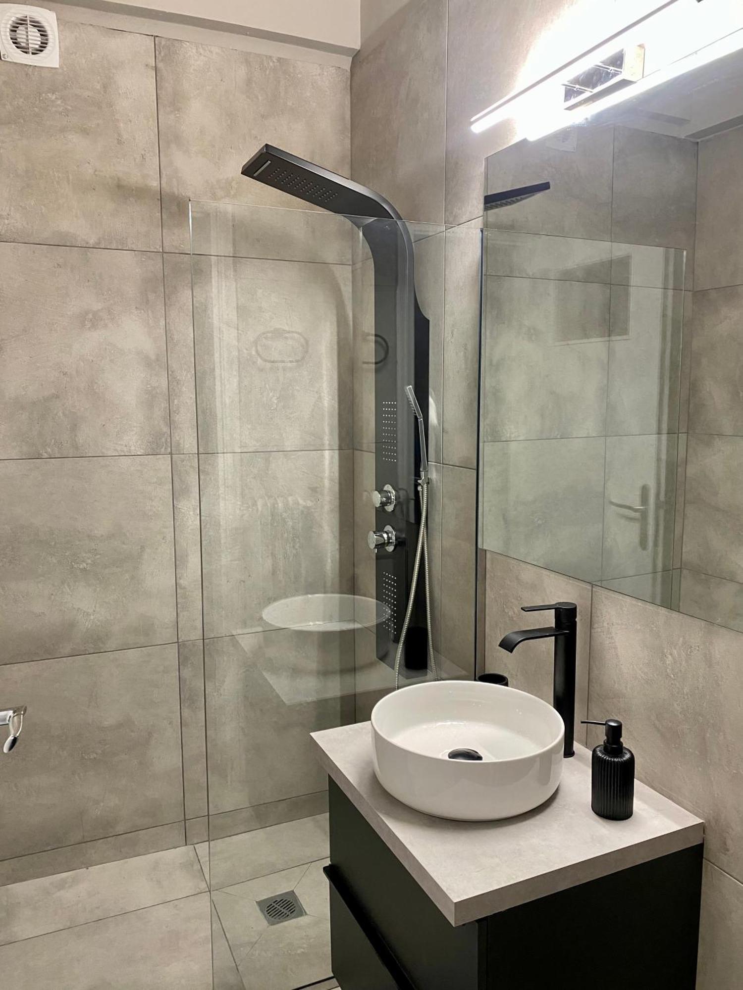 Cozy Apartment In Kolonaki Athens - Sleeps 5 Exteriör bild