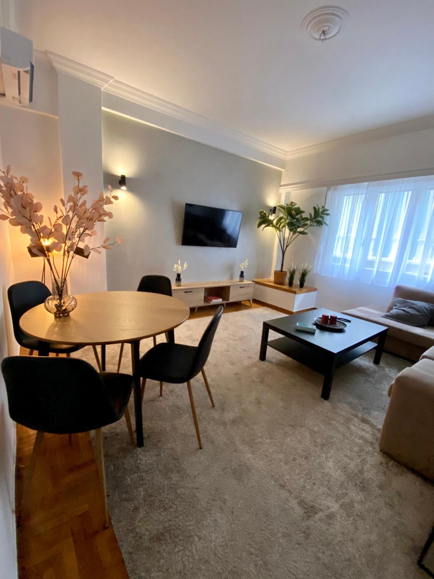 Cozy Apartment In Kolonaki Athens - Sleeps 5 Exteriör bild